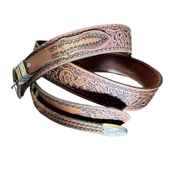 NOCONA BRAND BEAUTIFUL LEATHER TOOLED FLORAL BELT WITH DOUBLE MEDAL BELT LOOP - Picture 3 of 11